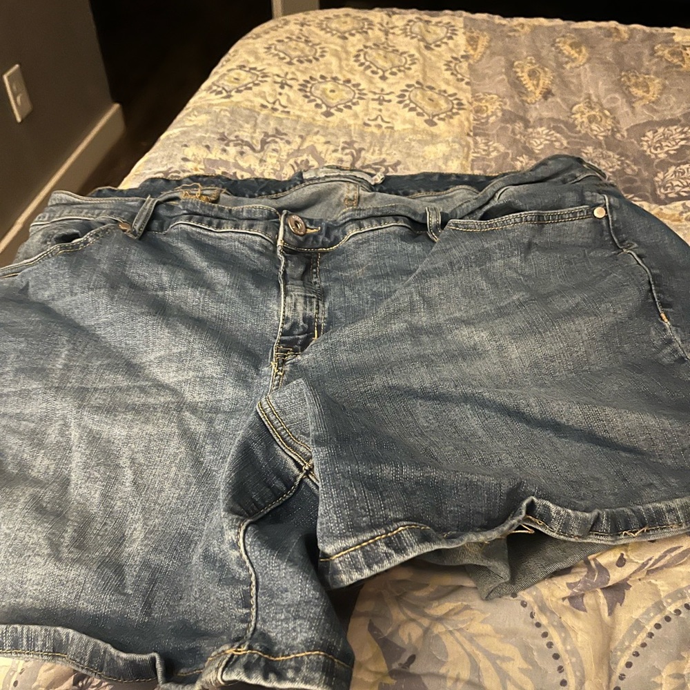 Size 26 Torrid blue jean shorts
